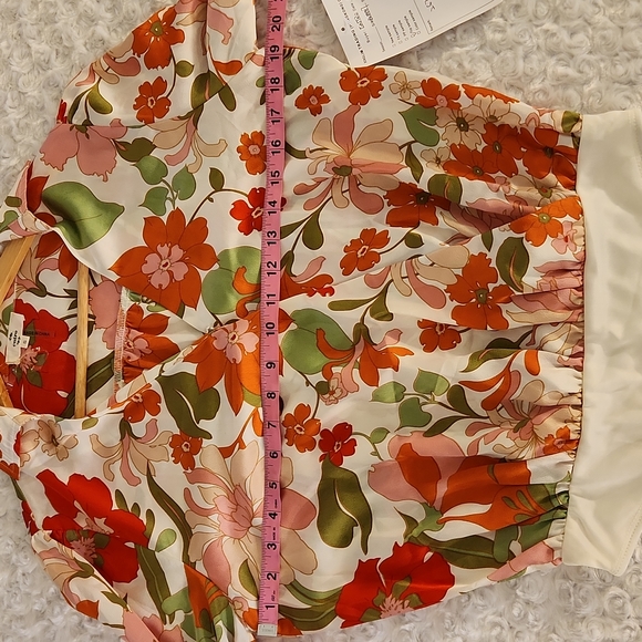 Entro Floral Magnolia Surplice Bodysuit - Picture 6 of 15